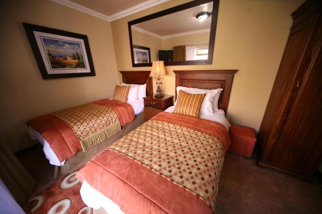 Le Cozmo Guesthouse Johannesburg Exterior foto