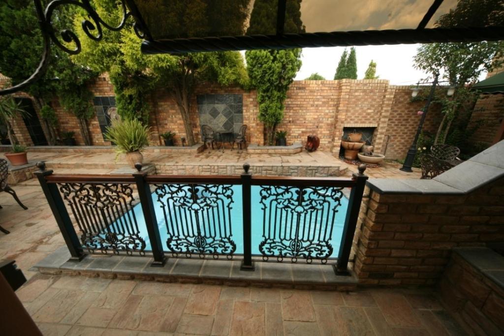 Le Cozmo Guesthouse Johannesburg Exterior foto